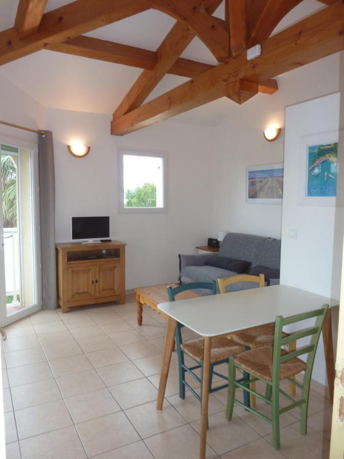 studio 25M2 avec 1 canapé convertible grand confort pour 2 personnes presqu'île des Giens Hyères Extérieur photo