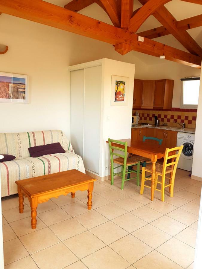 studio 25M2 avec 1 canapé convertible grand confort pour 2 personnes presqu'île des Giens Hyères Extérieur photo