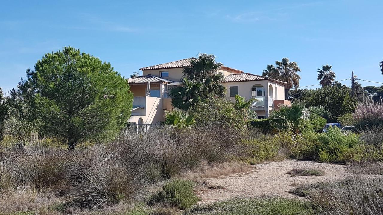 studio 25M2 avec 1 canapé convertible grand confort pour 2 personnes presqu'île des Giens Hyères Extérieur photo