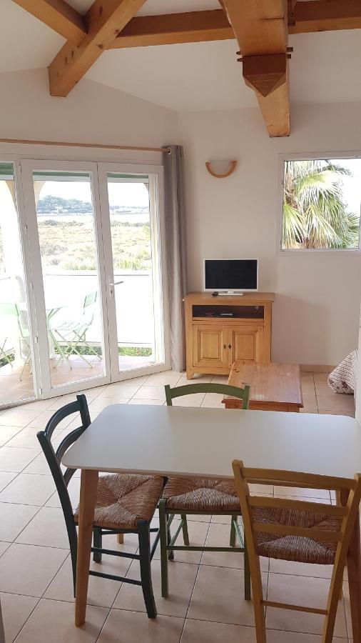 studio 25M2 avec 1 canapé convertible grand confort pour 2 personnes presqu'île des Giens Hyères Extérieur photo